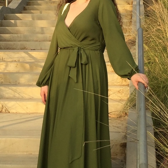 Beautiful Green maxi dress - Picture 7 of 8